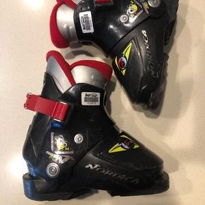Nordica Super 0.1 kids ski boots (size 16.5)